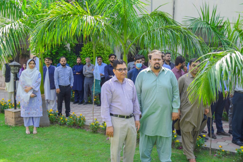 First Day of Implementation of the Notification at UHS Campuses — photo 6